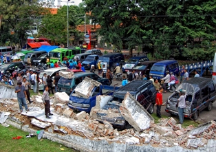 Aswata Pemenang2LombaFoto Gholib TertimpaTembok